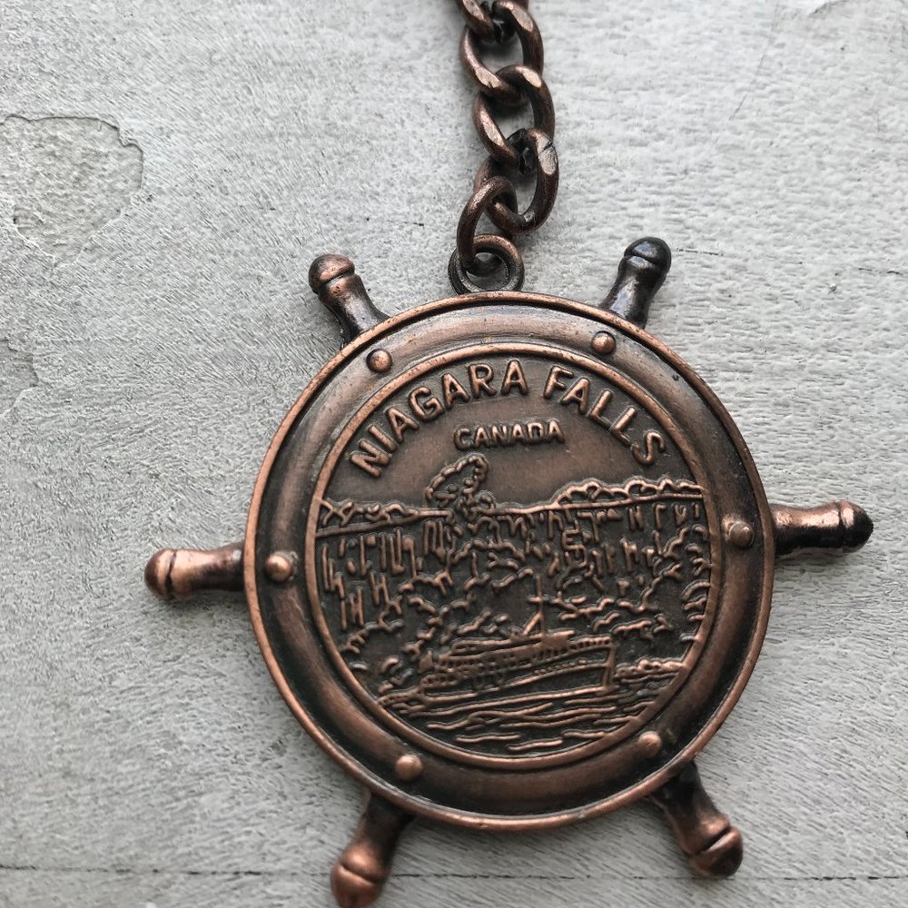 Vintage 3D NIAGARA FALLS KEYCHAIN Canada New York Tourist Travel Souvenir
